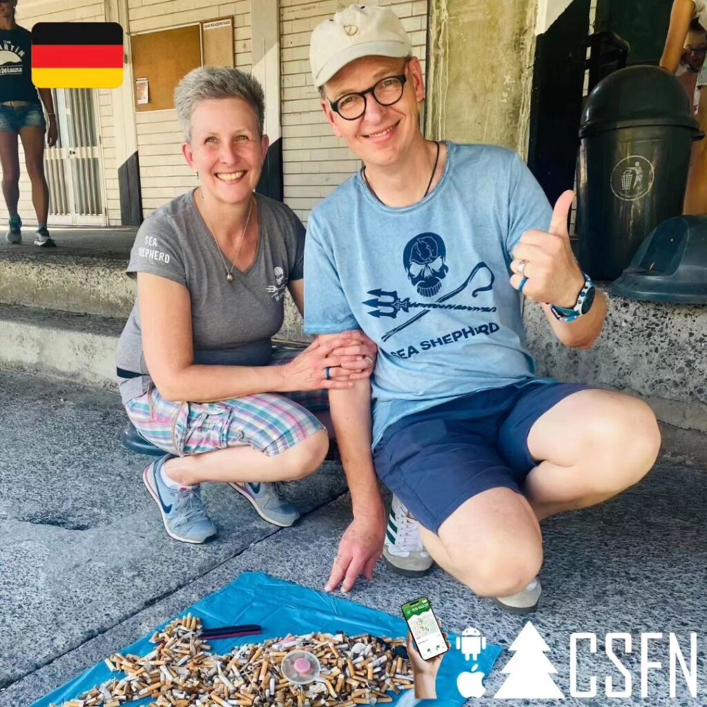 Kerstin y Norbert en una jornada de limpieza en Gollenshausen, Alemania.