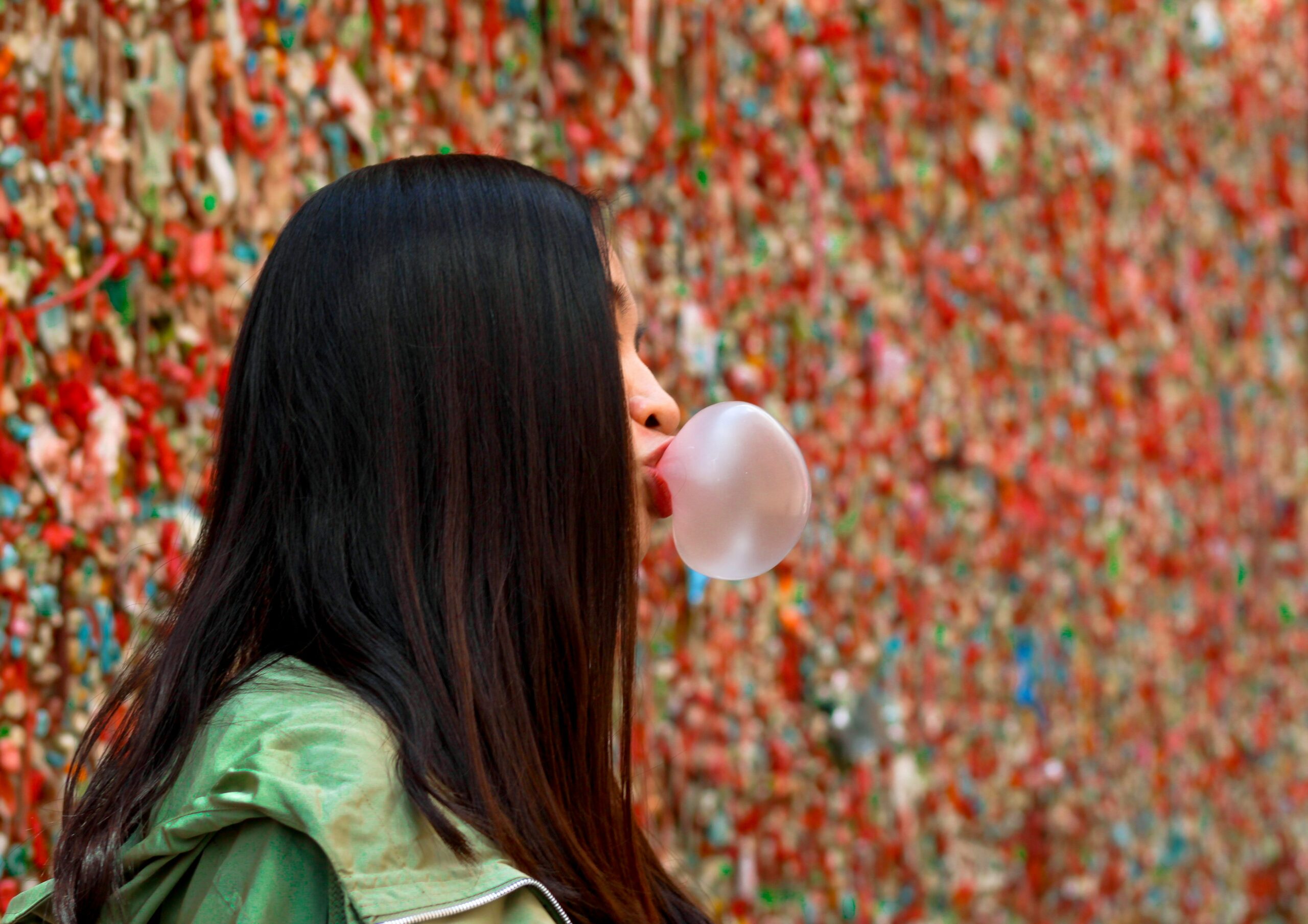 Everyday products containing hidden plastic: chewing gums.